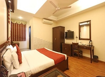 OYO 9761 Hotel Clark Heights in New Delhi